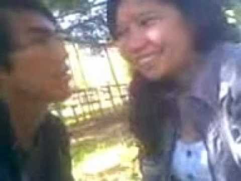 Siswi Berjilbab Asik Ciuman Di Taman - VidoEmo - Emotional Video Unity
