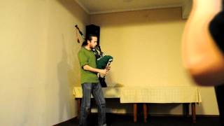 Лихобор играет на волынке