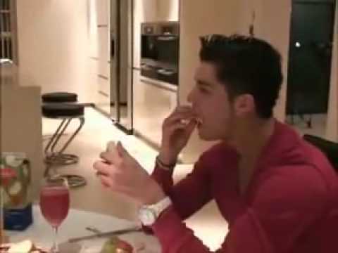 Ronaldo  Alike on Cristiano Ronaldo And Sean Faris Look Alike   Vidoemo   Emotional