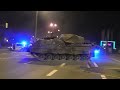 Eine große Panzer Kolonne in Gütersloh um 22.00 Uhr