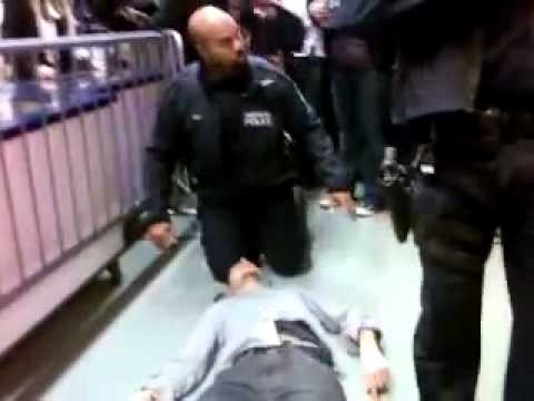Jay-Z Kanye West Fan Sucker Punched Unconscious by Vancouver Police at Watch The Throne Concert 2wKgBffeXaY