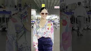 Sunny Leone ने फ्लोरल शर्ट में दिखाया परफेक्ट spring look, पैप्स को दिया पोज़