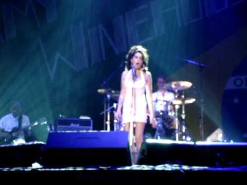 Amy Winehouse en un concierto en Brasil