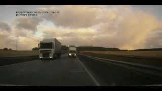 Carro bate de frente em camião