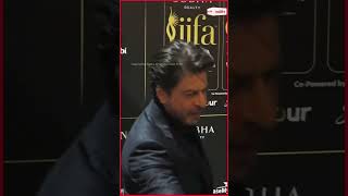 Abu Dhabi में IIFA 2024 के ग्रीन कार्पेट में पहुंचे Shah Rukh Khan