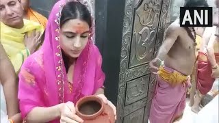 अभिनेत्री Sara Ali Khan ने महाकाल मंदिर में Bhasma Aarti में लिया भाग