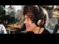 One Direction jugando con globos de helio (Traducido al español)_(360p)