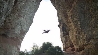 Atraviesa un hueco a 200Km/h