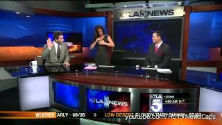 Jornalista chega atrasada ao seu próprio programa