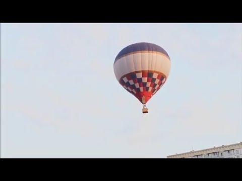 Кузбассовцев удивил огромный воздушный шар