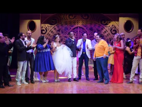 محمد رمضان يحتفل مع اسرة مسرحية اهلا رمضان بعيد ميلاد المخرج خالد جلال على خشبة مسرح الهرم - صوت وصوره لايف