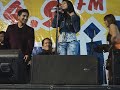 CHICA SUBE A CANTAR CON CORAZON SERRANO Y SE ROBA EL SHOW