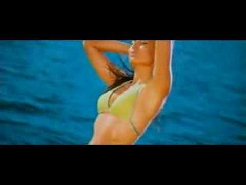 kareena kapoor in bikini. Kareena Kapoor#39;s Bikini Scene