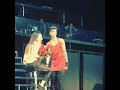 Justin Bieber beijando OLLG em Adelaide (2)