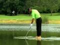 Tiger Woods - odpal na vodě