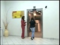 Menina Fantasma no Elevador | Pegadinha com Anna Livya | Programa Silvio Santos