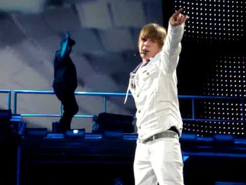 justin bieber crying on stage singing down to earth. Justin Bieber Dancing at Radio