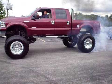Lifted Ford F-350 Superduty Doing a Burnout 0:48