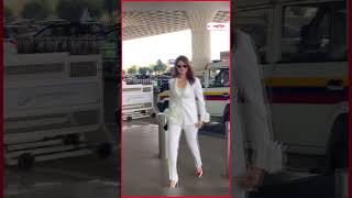 Mumbai एयरपोर्ट पर स्पॉट हुईं Urvashi Rautela