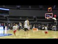 SPURS JUEGAN DESCALZOS ANTE LOS NIÑOS TRIQUIS