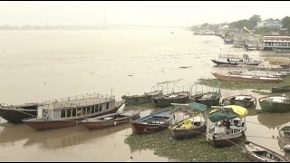 Varanasi में गंगा नदी का जलस्तर बढ़ने से डूबे घाट, जनजीवन हो रहा प्रभावित