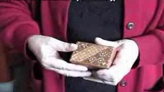 箱根寄木細工 秘密箱 12回仕掛け - YouTube