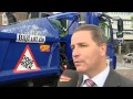 Wethouder plakt eerste 'Dode hoek-sticker'