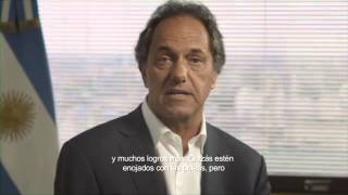 Desesperado: Scioli plagió spot de Menem 2003