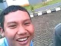 video lucu banget bikin ngakak - pembalap kecebur got .FLV