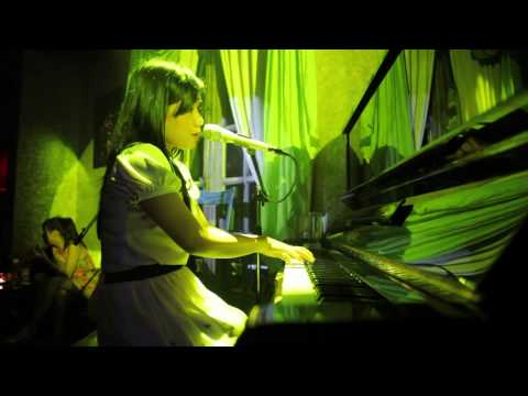Xuân Này Con Không Về Thùy Chi Live quá đỉnh. quá hay