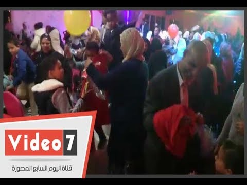 تشيرتات وأعلام الأهلي هدايا المعازيم بخطوبة نجلة