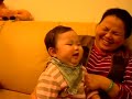 Bebes comiendo limón por primera vez