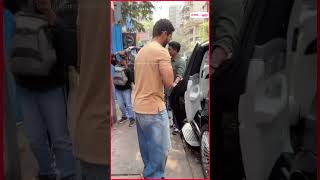 Shahid Kapoor ने मुंबई के बांद्रा में Paparazzi के साथ कुछ हल्के-फुल्के पल किए साझा