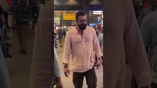 Mumbai Airport पर स्पॉट हुए अभिनेता Sanjay Dutt