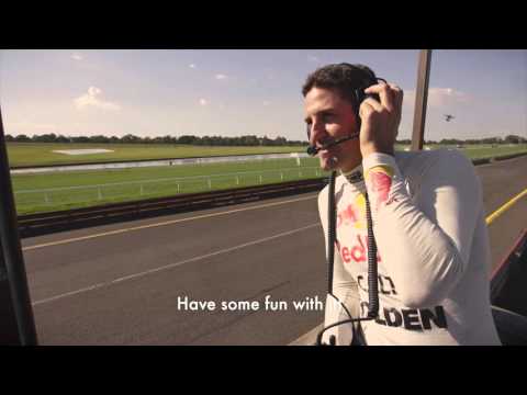 Видео: Даниэль Риккардо тестирует суперкар Sandman V8
