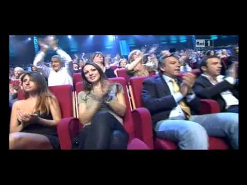 Download Matilde Brandi gran perizoma a Mezzogiorno in famiglia video