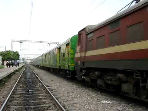 Nizamuddin-Pune Duronto Express 2264 0:29