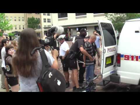 YouTube - 20 Orlando Police Steal food from Children, Arrest 6 MORE for feeding the Hungry ZDD6FtNMpNw