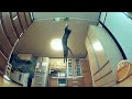けしからん猫の垂直跳びには敵わない。 NOTHING CAN RIVAL THE JUMPING CAT!