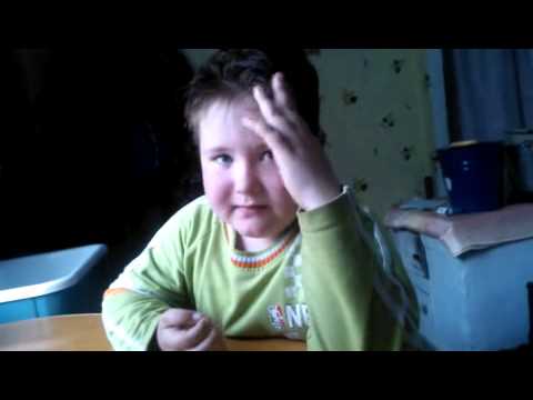Мальчик рассказывает стих про Мальчик рассказывает стих про
