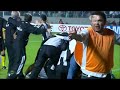 Goleiro Victor faz