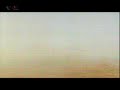 Auto wird von Muldenkipper überfahren / dump truck runs over car