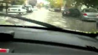 Auto atraviesa inundación de la plata, Vamos cachorroooo!