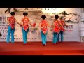 台北市花博新生公園內表演精彩的八角巾舞