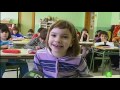 Niña que Sueña con la Destruccion de su Colegio