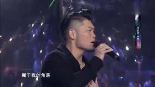 时隔7年，李玖哲再唱《想太多》，略带沙哑嗓音唱出了爱情的凄美