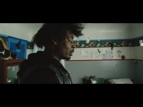 DANNY BROWN - 25 BUCKS FEAT. PURITY RING (OFFICIAL VIDEO)