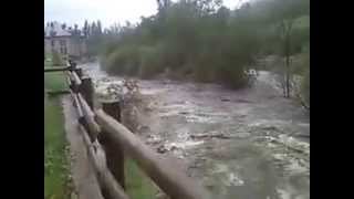 Desbordamiento del río Ésera a su paso por Benasque.