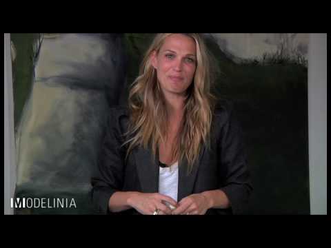 Molly Sims Jewelry. Model Molly Sims teaches you