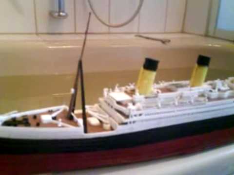 rms titanic sinking. Titanic sinking model short